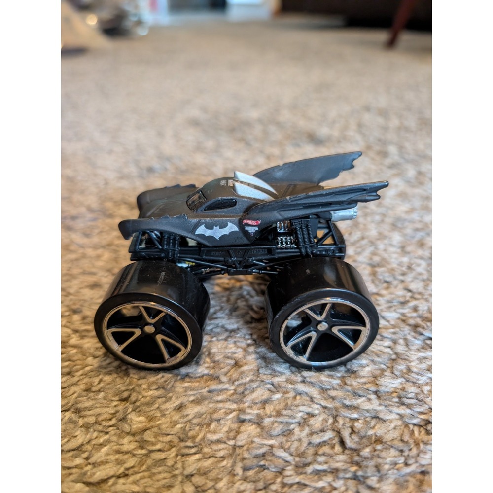 Hot Wheels Monster Jam Batman Batmobile 1:64 Die-Cast Truck Set